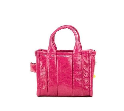 Marc Jacobs The Shiny Crinkle Micro Tote Bolso bandolera de cuero magenta