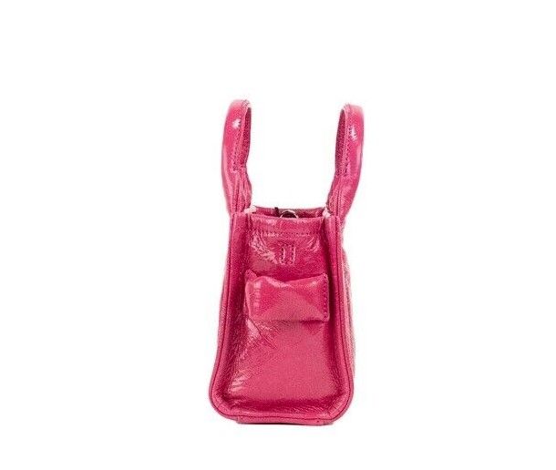 Marc Jacobs The Shiny Crinkle Micro Tote Bolso bandolera de cuero magenta